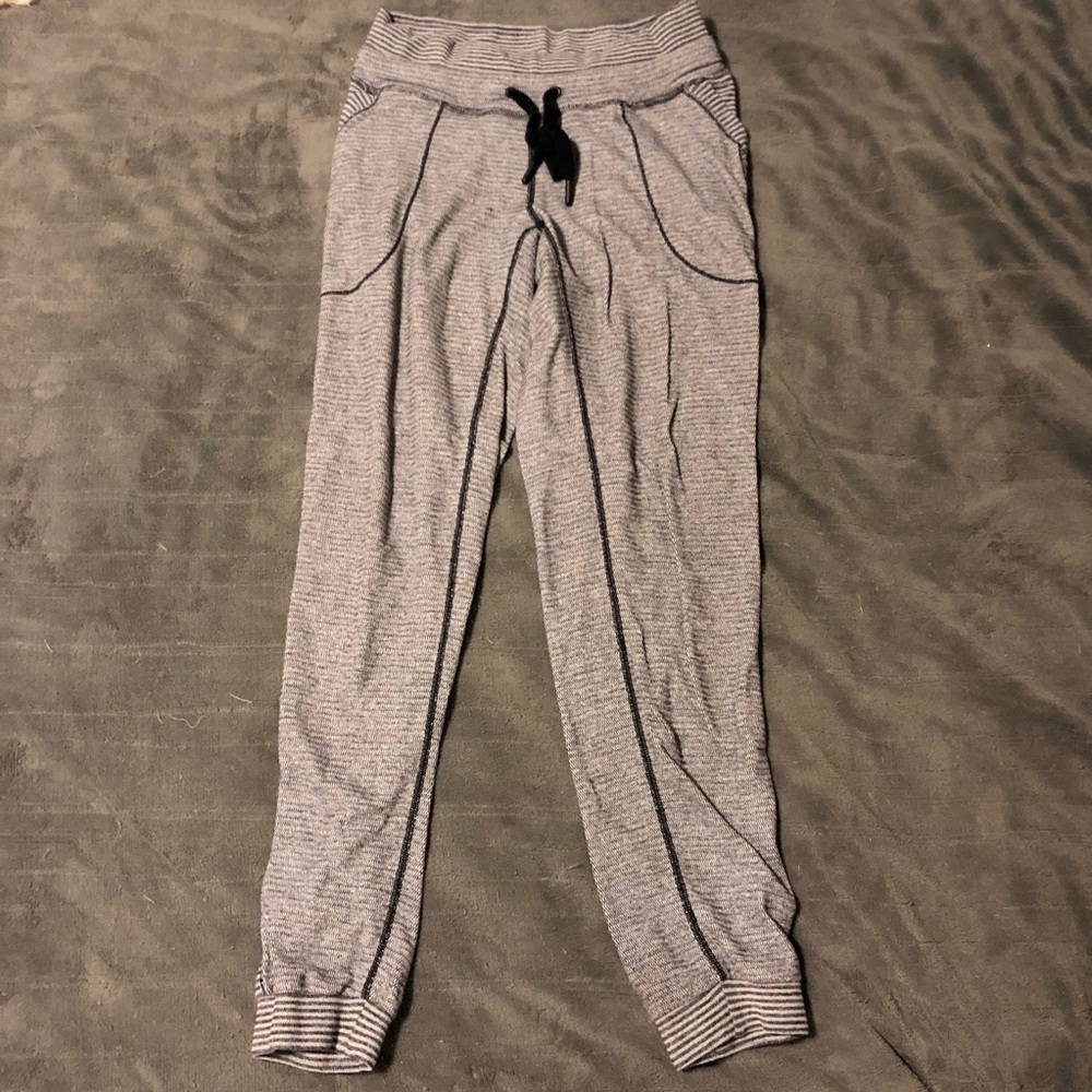 Lululemon jogger sz 6
